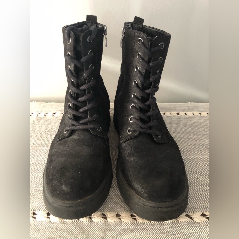 women’s black boots - size 8
